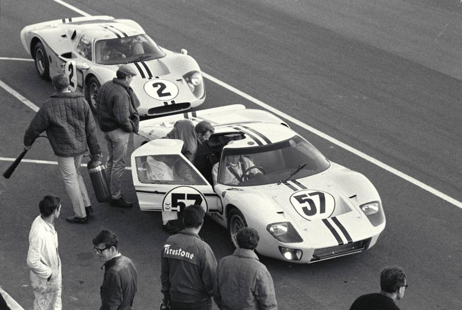 Ford GT40 (Mk II) 1965 года  (фото 9 из 118)